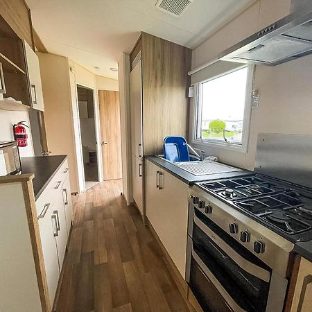 Superb 6 Berth Caravan At St Osyth Beach, Near Clacton-On-Sea Ref 28008Mc Εξωτερικό φωτογραφία