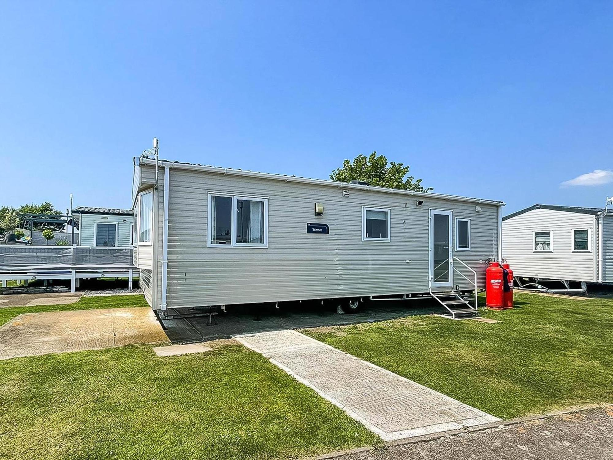 Superb 6 Berth Caravan At St Osyth Beach, Near Clacton-On-Sea Ref 28008Mc Εξωτερικό φωτογραφία